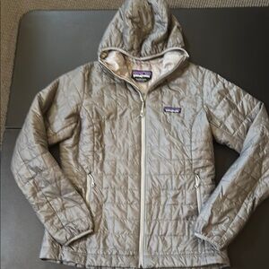 Patagonia Women's Gray Quilted Puffer Jacket